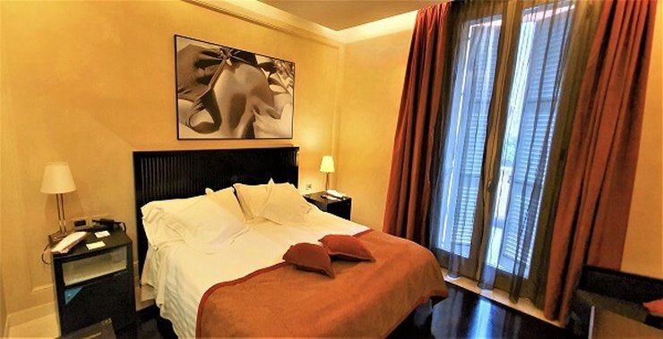 DELUXE BALCONY ZIMMER Art Hotel Novecento Bologna, Italia DELUXE BALCONY ZIMMER Art Hotel Novecento Bologna, Italia
