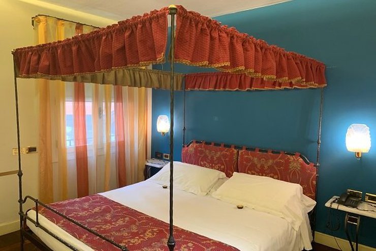 Junior suite art hotel commercianti bologna Junior suite art hotel commercianti bologna