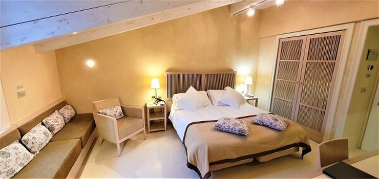 DELUXE PENTHOUSE ZIMMER Art Hotel Novecento Bologna, Italia DELUXE PENTHOUSE ZIMMER Art Hotel Novecento Bologna, Italia
