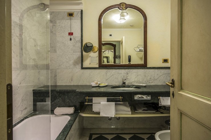 DELUXE JUNIOR SUITE Art Hotel Commercianti Bologna, Italia DELUXE JUNIOR SUITE Art Hotel Commercianti Bologna, Italia