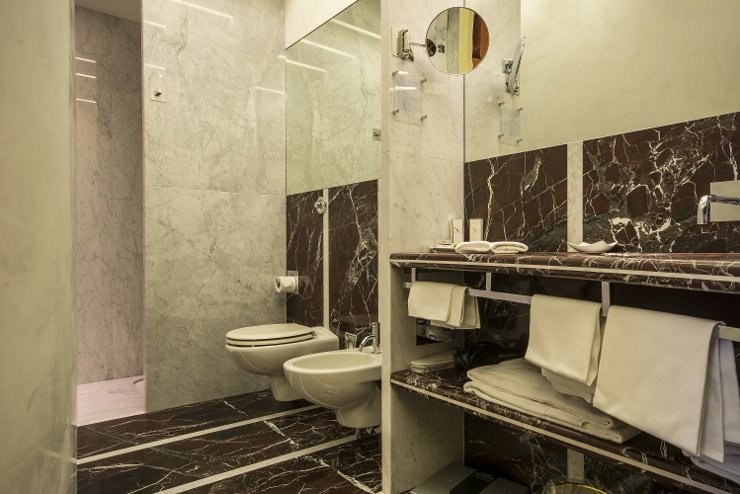 DELUXE JUNIOR SUITE Art Hotel Commercianti Bologna, Italia DELUXE JUNIOR SUITE Art Hotel Commercianti Bologna, Italia