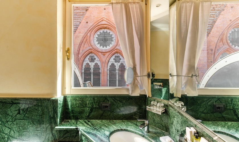 Deluxe Doppelzimmer mit Terrasse Art Hotel Commercianti Bologna Deluxe Doppelzimmer mit Terrasse Art Hotel Commercianti Bologna