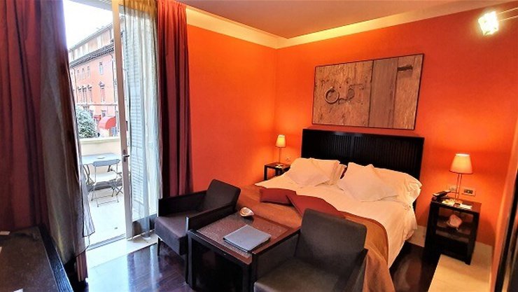 DELUXE BALCONY ZIMMER Art Hotel Novecento Bologna, Italia DELUXE BALCONY ZIMMER Art Hotel Novecento Bologna, Italia