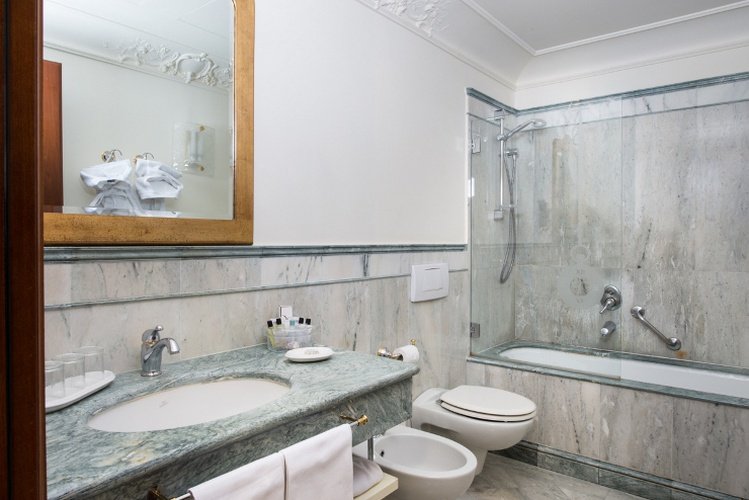 Suite art hotel orologio bologna, italia Suite art hotel orologio bologna, italia