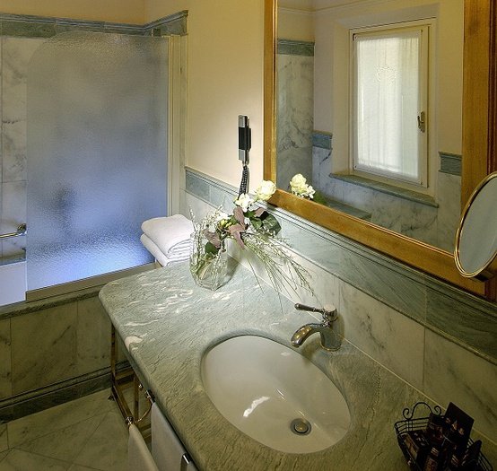 Klassisches doppelzimmer art hotel orologio bologna, italia Klassisches doppelzimmer art hotel orologio bologna, italia