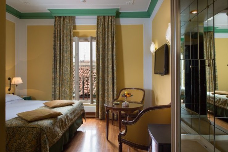 Deluxe zimmer art hotel orologio bologna Deluxe zimmer art hotel orologio bologna