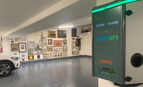 Electric Vehicle Charging Station  Art Hotel Commercianti in Bologna