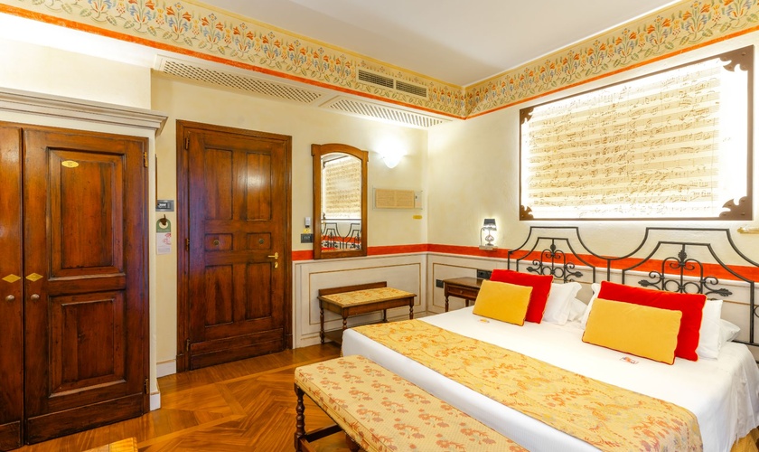 Deluxe Doppelzimmer mit Terrasse Art Hotel Commercianti Bologna Deluxe Doppelzimmer mit Terrasse Art Hotel Commercianti Bologna