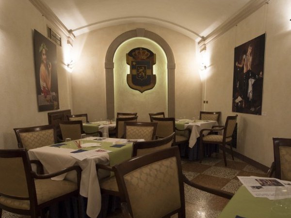 Sala del pozzo art hotel commercianti bologna Sala del pozzo art hotel commercianti bologna