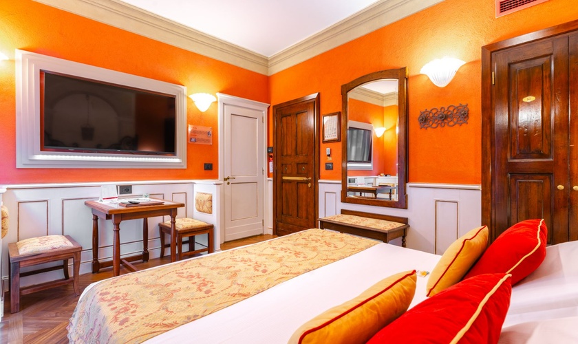 Deluxe Doppelzimmer mit Terrasse Art Hotel Commercianti Bologna Deluxe Doppelzimmer mit Terrasse Art Hotel Commercianti Bologna