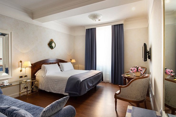 JUNIOR KOMFORT Art Hotel Orologio Bologna, Italia JUNIOR KOMFORT Art Hotel Orologio Bologna, Italia