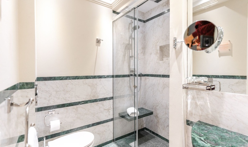 Deluxe Doppelzimmer mit Terrasse Art Hotel Commercianti Bologna Deluxe Doppelzimmer mit Terrasse Art Hotel Commercianti Bologna