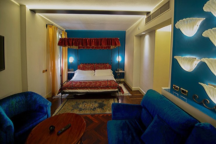 Junior suite art hotel commercianti bologna Junior suite art hotel commercianti bologna