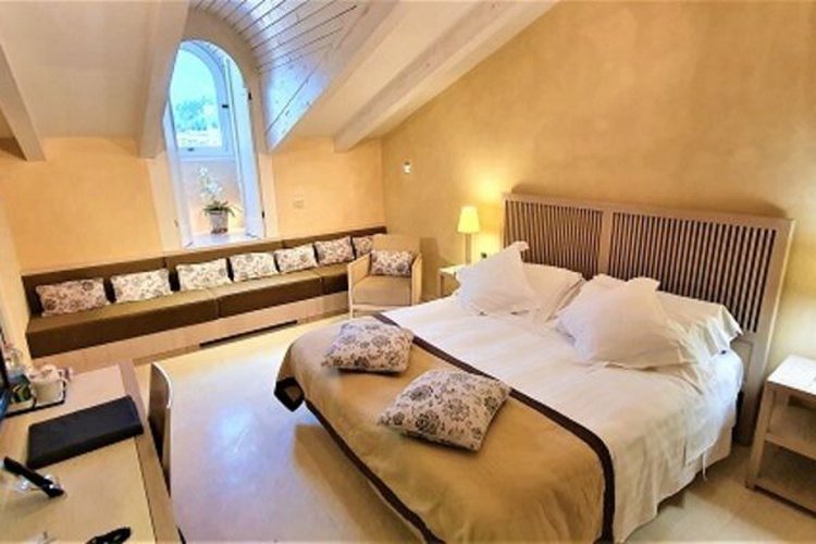 Deluxe penthouse zimmer art hotel novecento bologna Deluxe penthouse zimmer art hotel novecento bologna