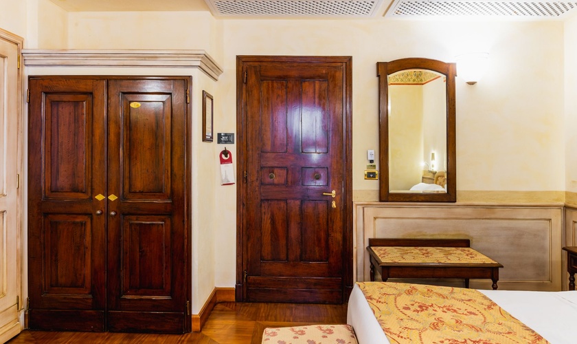 Deluxe Doppelzimmer mit Terrasse Art Hotel Commercianti Bologna Deluxe Doppelzimmer mit Terrasse Art Hotel Commercianti Bologna