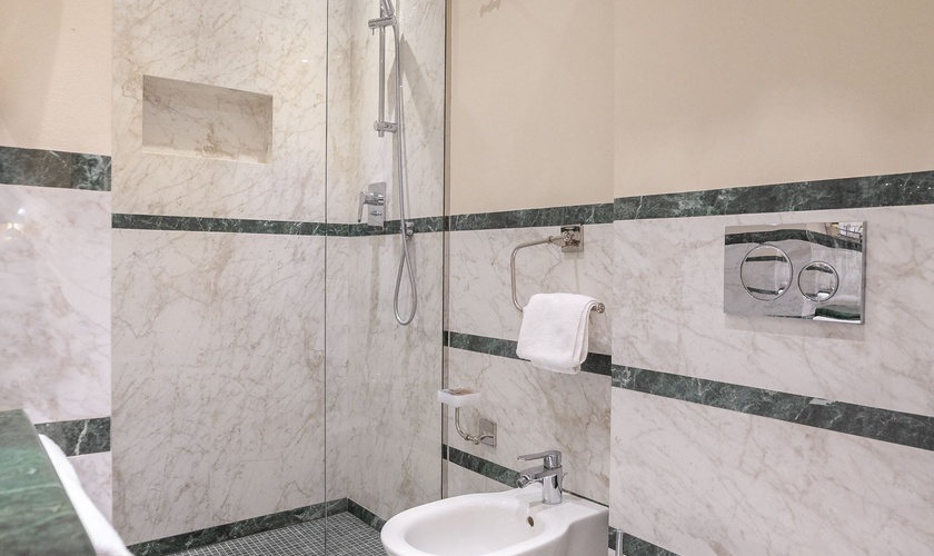 Deluxe Doppelzimmer mit Terrasse Art Hotel Commercianti Bologna Deluxe Doppelzimmer mit Terrasse Art Hotel Commercianti Bologna