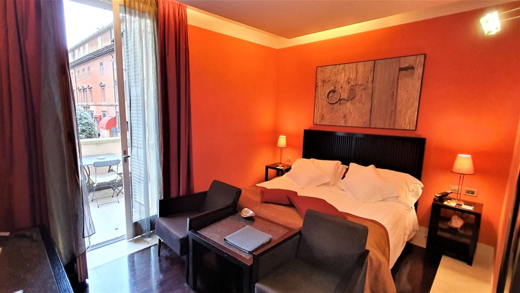 Deluxe balcony zimmer art hotel novecento bologna Deluxe balcony zimmer art hotel novecento bologna