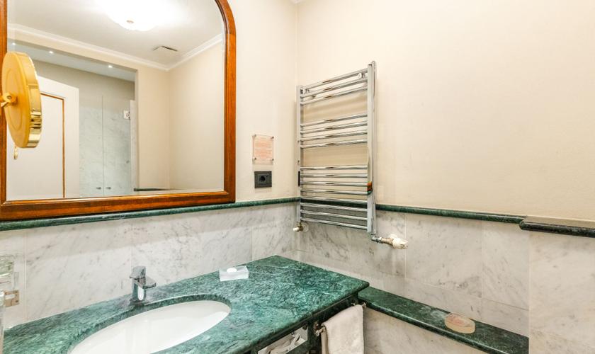 Klassisches Doppelzimmer Art Hotel Commercianti Bologna Klassisches Doppelzimmer Art Hotel Commercianti Bologna