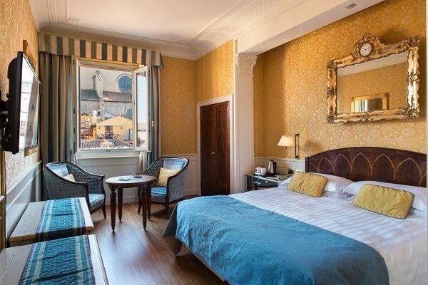 Suite Deluxe Sulla Via Della Seta Art Hotel Orologio Bologna Suite Deluxe Sulla Via Della Seta Art Hotel Orologio Bologna
