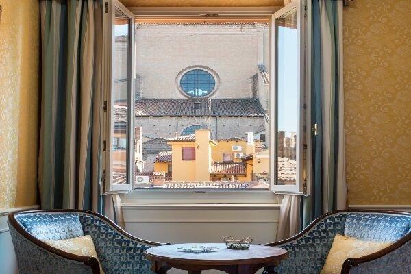 Suite Deluxe Sulla Via Della Seta Art Hotel Orologio Bologna Suite Deluxe Sulla Via Della Seta Art Hotel Orologio Bologna
